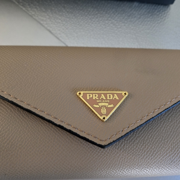 Designer Inspired wallet - Picture 4 of 11